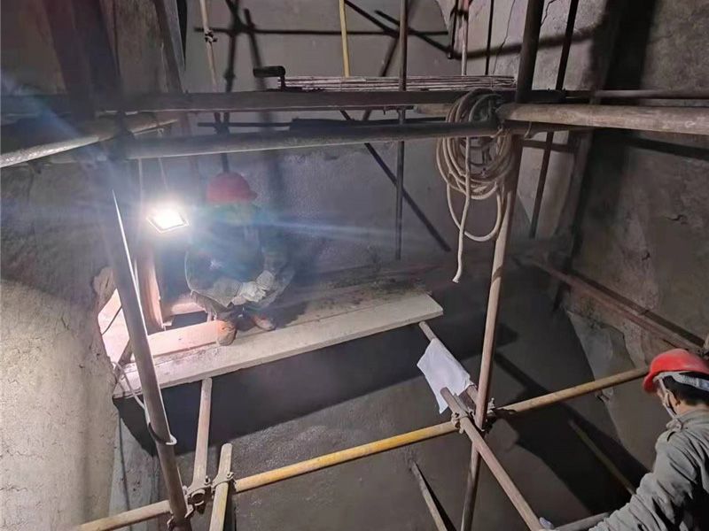 高強耐磨料施工現(xiàn)場