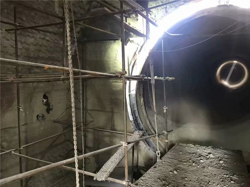 高強耐磨料施工現場